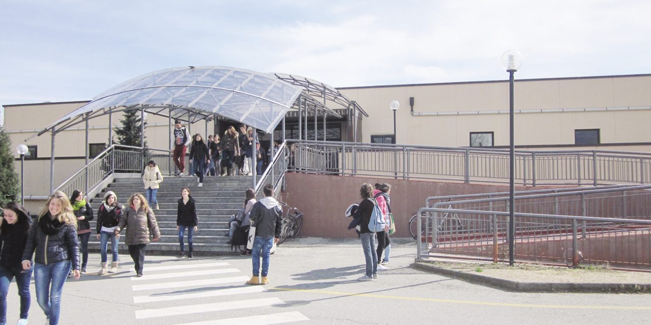 Liceo sportivo al Gramsci: la “pezza” della Città metropolitana
