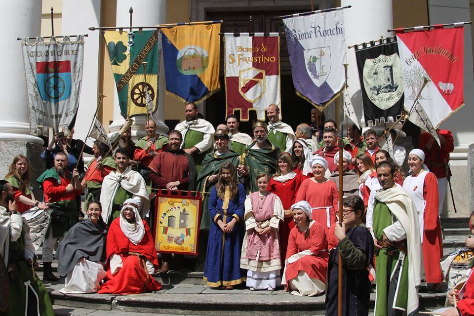 Alla corte di Re Arduino; a Palazzo Cisterna col gruppo storico del torneo di maggio