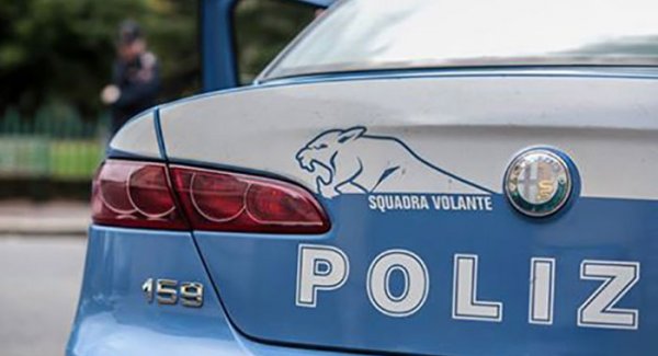 Folle corsa per le vie del centro per sfuggire alla polizia