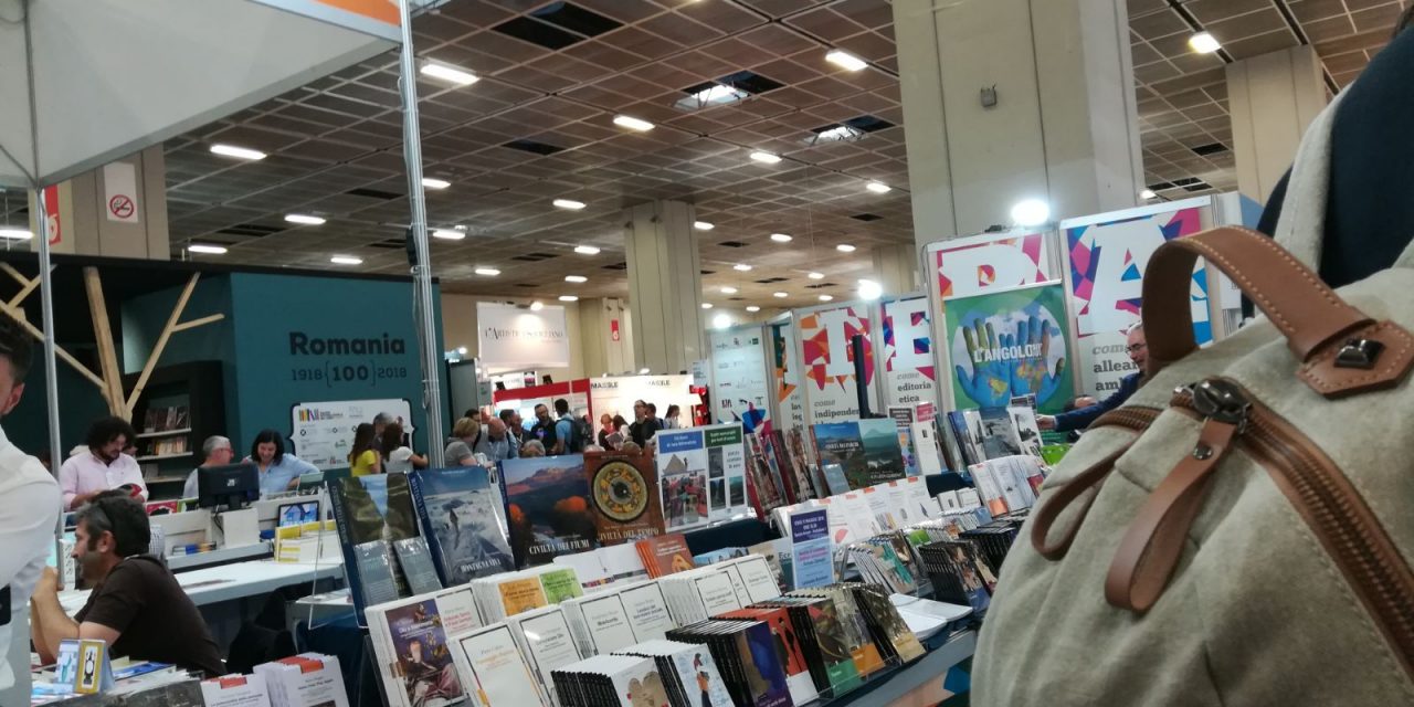 “L’intenso profumo della carta stampata”. Gli studenti del Botta al Salone del Libro