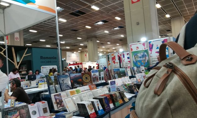 “L’intenso profumo della carta stampata”. Gli studenti del Botta al Salone del Libro