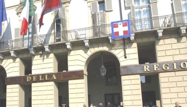 Piemonte, sospeso AstraZeneca le vaccinazioni preseguono con Pfizer e Moderna.
