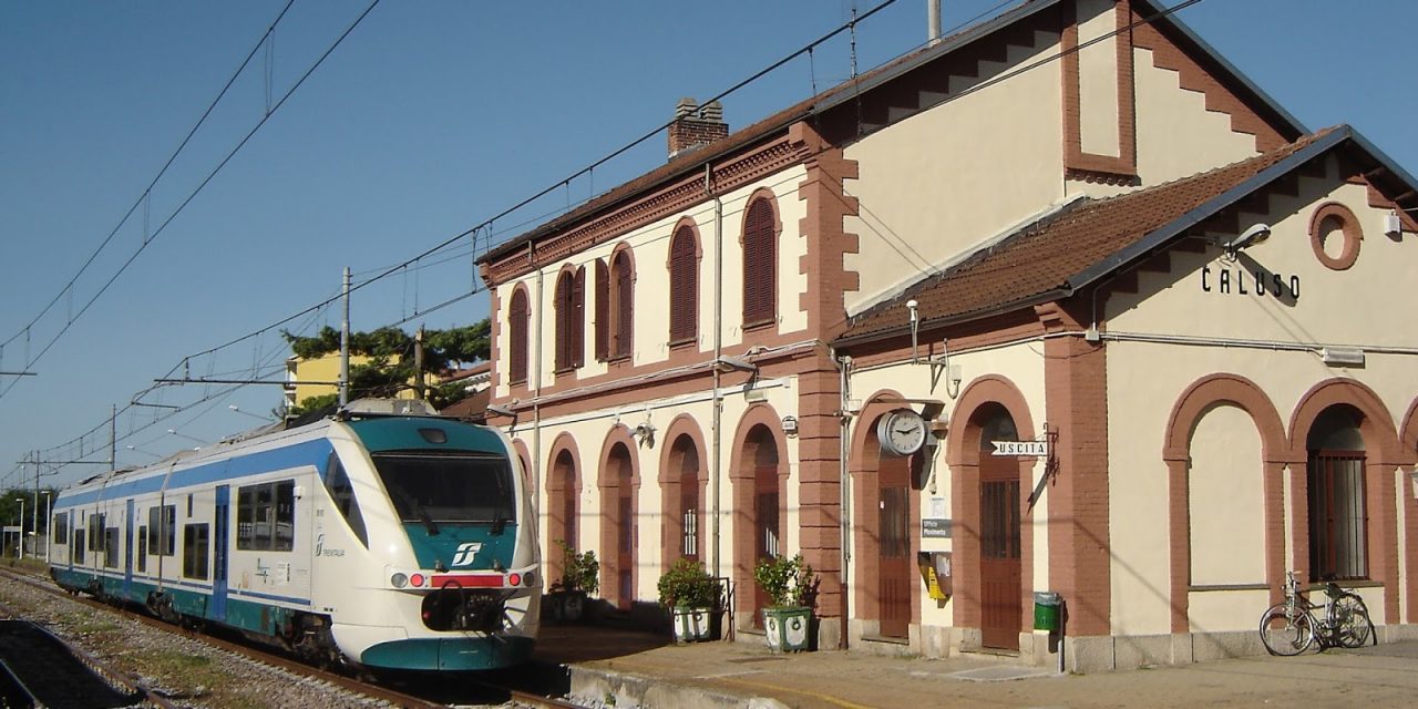 Incendio al tetto del magazzino della stazione ferroviaria di Caluso