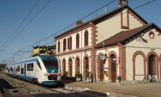 Incendio al tetto del magazzino della stazione ferroviaria di Caluso