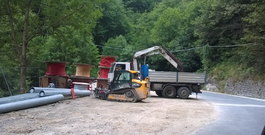 Cantieri in corso tra Pont e Ingria per il nuovo elettrodotto