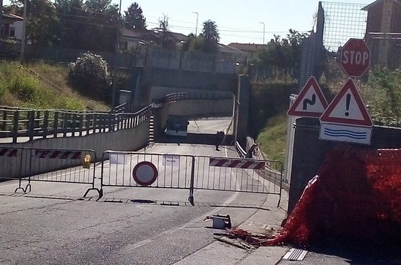 Sottopasso alle porte di Feletto chiuso al traffico: slitta la riapertura