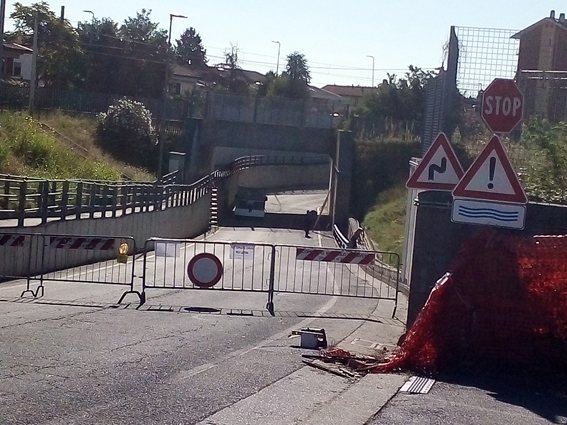 Sottopasso alle porte di Feletto chiuso al traffico: slitta la riapertura