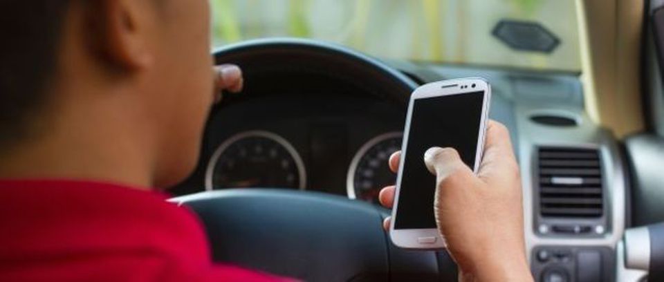 Uso in auto dei cellulari: controlli in tutta Europa