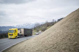 Cresce in Piemonte la circolazione degli autocarri. Maggiore attenzione per l’ambiente.