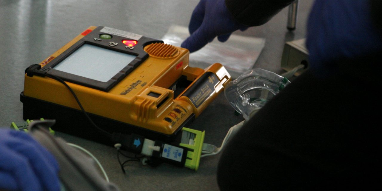Defibrillatori semiautomatici per le palestre scolastiche della Città metropolitana