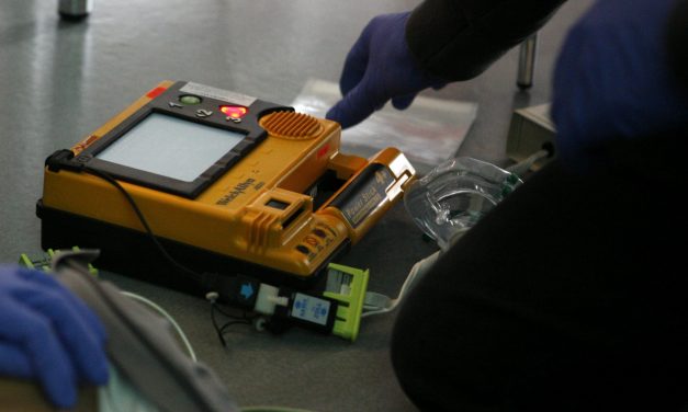 Defibrillatori semiautomatici per le palestre scolastiche della Città metropolitana