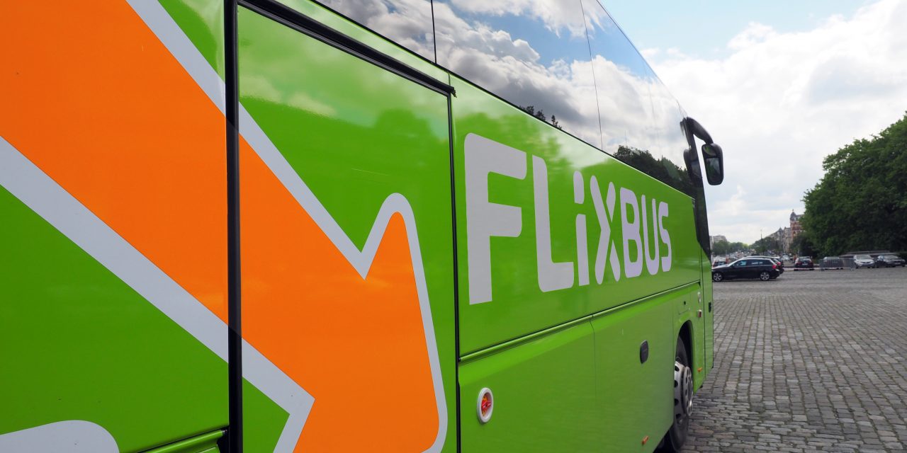 FlixBus festeggia un anno di servizio a Santhià: passeggeri raddoppiati