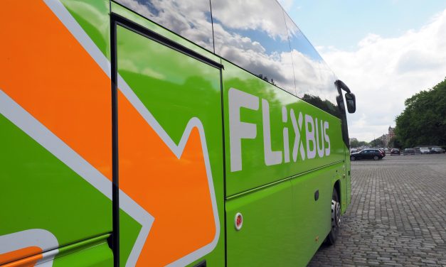 FlixBus festeggia un anno di servizio a Santhià: passeggeri raddoppiati