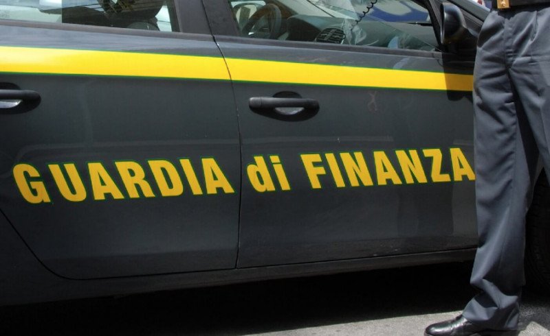 Guardia di Finanza Torino, la risto-caffetteria con tutto il personale in nero