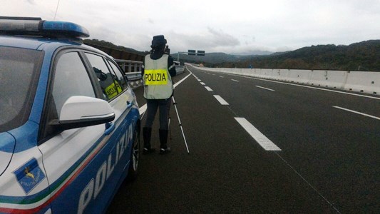 Estate: la stradale aumenta i controlli per garantire più sicurezza a  chi viaggia