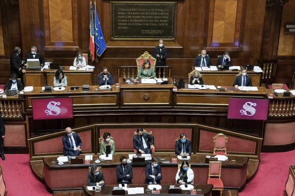 Stanca del “politichese”  la gente esige una visione chiara sul futuro