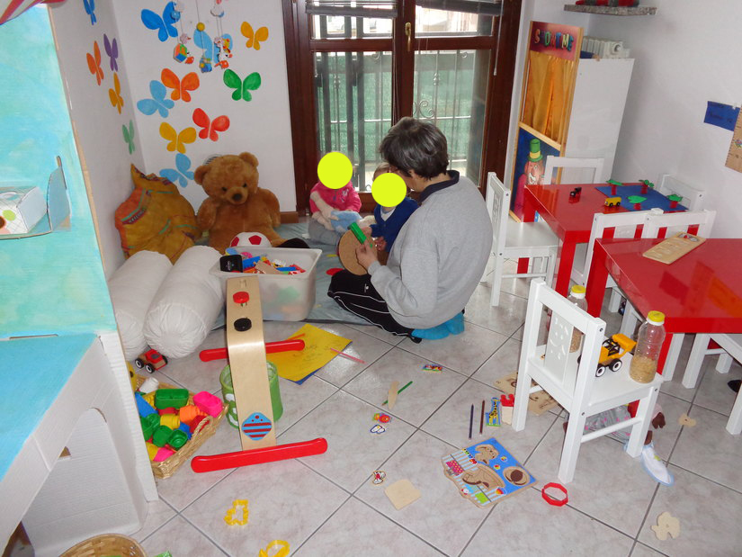 A scuola… ma a casa. Tra tate di condominio e nidi-famiglia