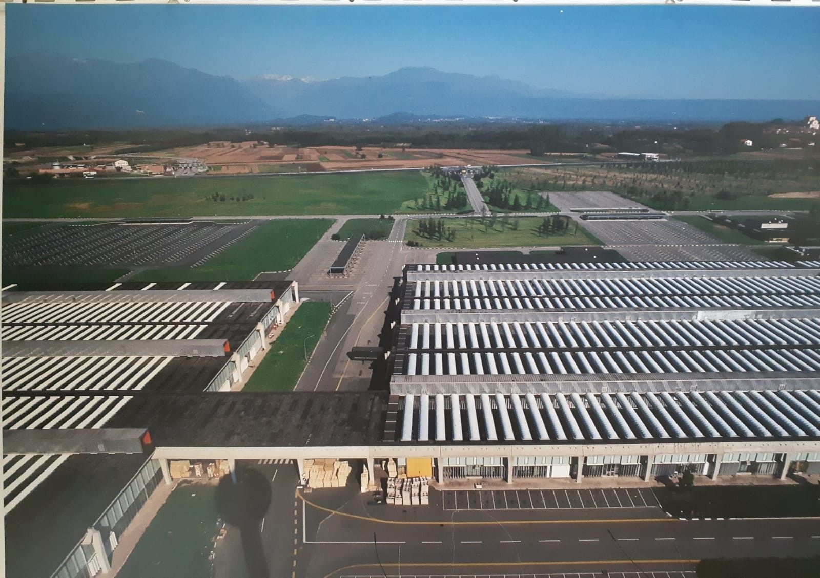 A Scarmagno la fabbrica delle batterie elettriche. Piovono i commenti.