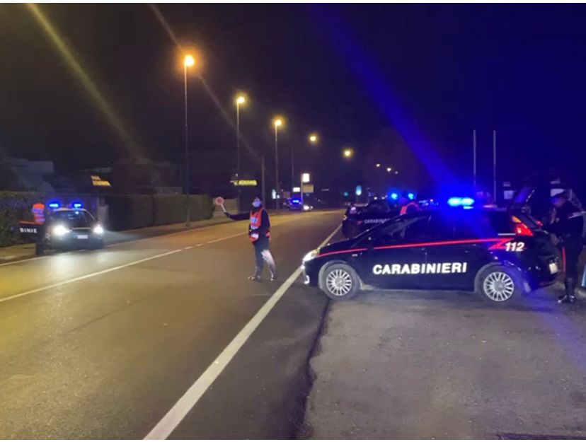 Strambino: ubriaco alla guida, provoca un incidente stradale e aggredisce i Carabinieri, arrestato