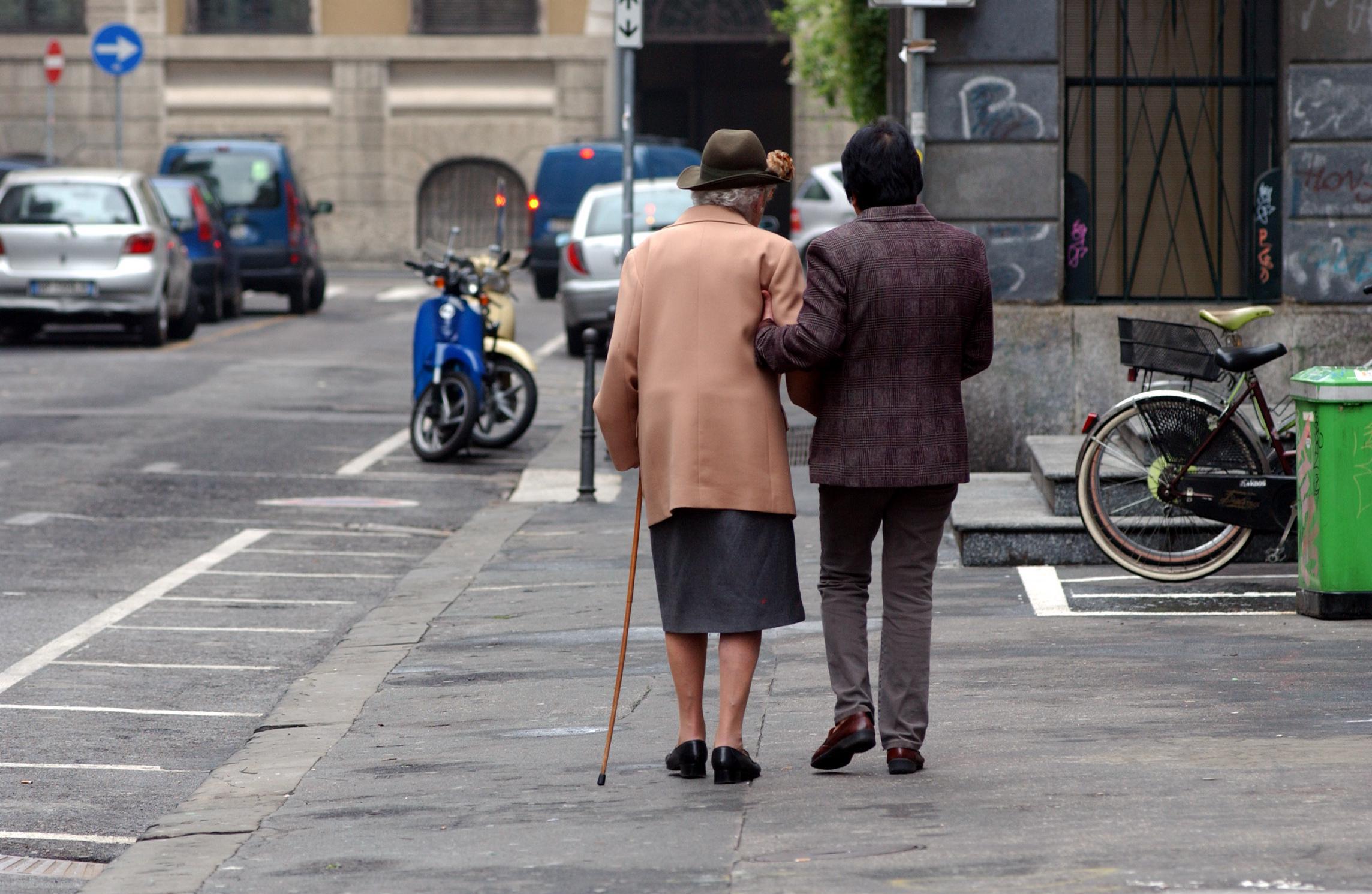 Vaccino anti Covid, va in scena la discriminazione delle badanti