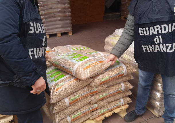 Ivrea-Biella, la GdF sequestra 25 tonnellate di pellet e denuncia 4 persone