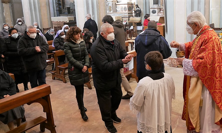 PADRE VERAMENTE SANTO – Mons. Cerrato ci accompagna verso la “fractio panis” –