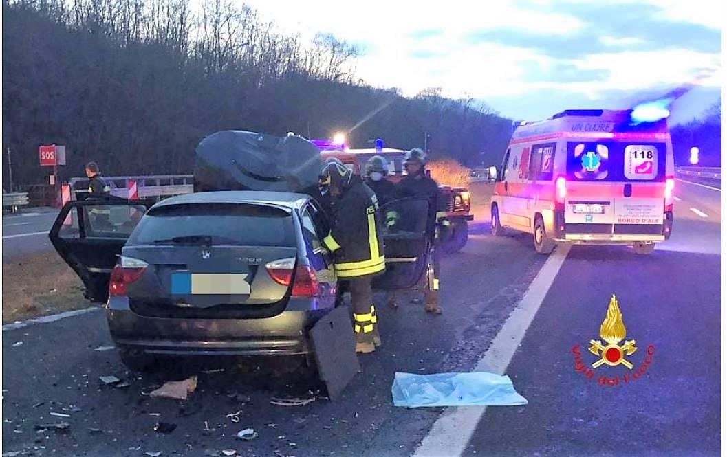 ALICE CASTELLO – Incidente mortale sulla A5 – Perde la vita Signora di 80 anni che viaggiava con il marito – Due feriti