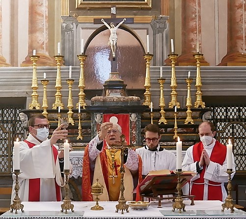 “ESSERE CORPO DI CRISTO PER RICONOSCERE IL CORPO DI CRISTO” – Il Vescovo Mons. Cerrato spiega in video la “Liturgia Eucaristica”