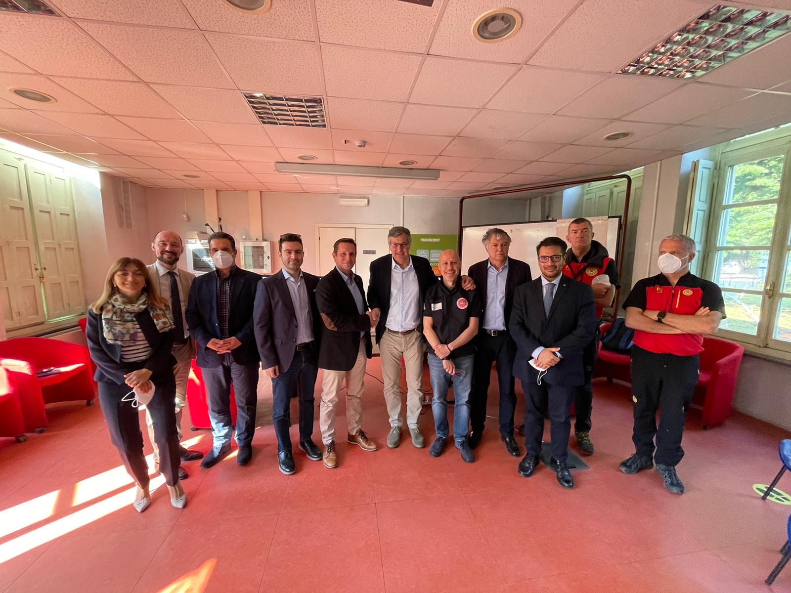 Elisoccorso piemontese presentato alla Protezione Civile della Grecia, che vuole copiarne il modello