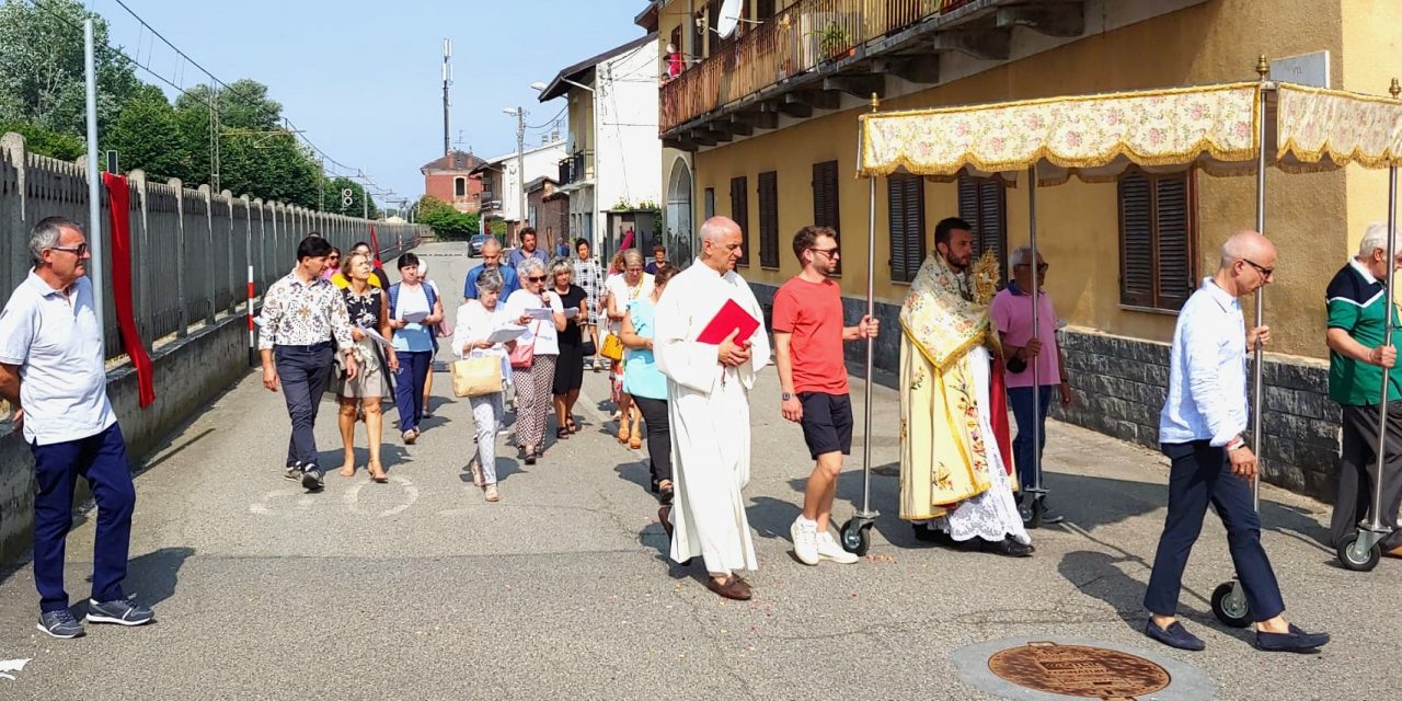 BORGO REVEL – Il Corpus Domini unisce la comunità
