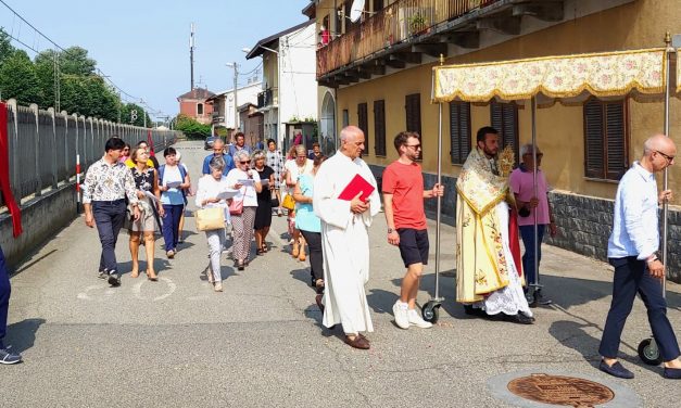BORGO REVEL – Il Corpus Domini unisce la comunità