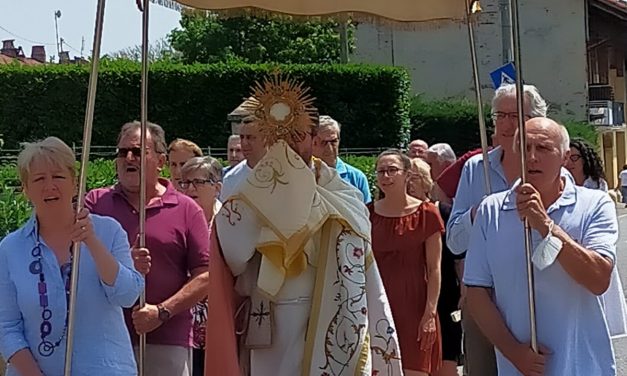 RIVAROLO MASTRI – Il Corpus Domini, l’offerta del Dio con noi alla comunità