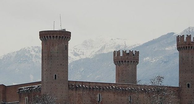 IVREA – La prima vera monografia sul Castello delle Rosse Torri