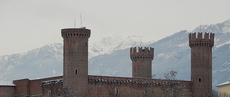 IVREA – La prima vera monografia sul Castello delle Rosse Torri