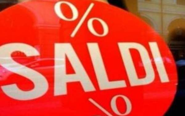 IVREA – Al via i saldi estivi