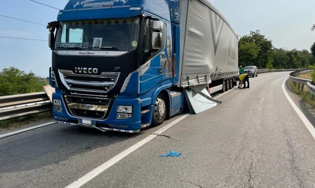 VEROLENGO – Nessuna conseguenza per gli autisti dei camion nello scontro di questa mattina sul ponte Sant’Anna