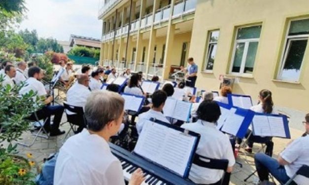 RIVAROLO – Applausi calorosi alla Filarmonica dagli ospiti delle Rsa