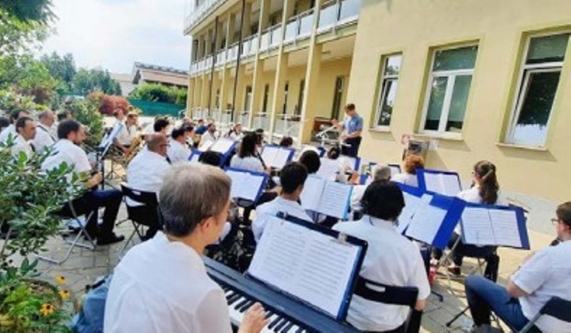 RIVAROLO – Applausi calorosi alla Filarmonica dagli ospiti delle Rsa