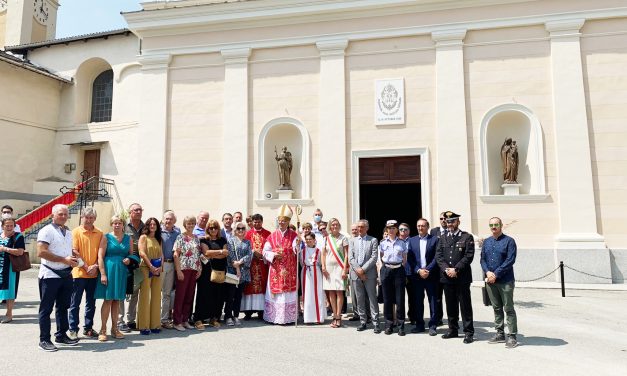 SALTO CANAVESE – Monsignor Edoardo benedice  i restauri di chiesa e campanile