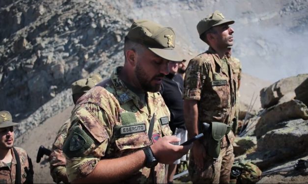 Salita del 1° artiglieria a Punta Rocchetta con recita della preghiera dell’alpino.