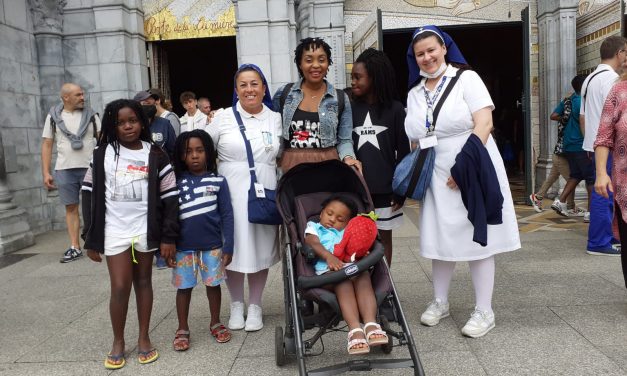 PELLEGRINAGGIO OFTAL A LOURDES – Oggi la storia di Megain Nadege – Dal Cameroun a Chivasso