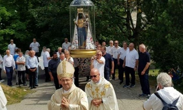 IVREA – Ai piedi della Madonna di Oropa