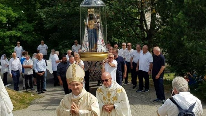 IVREA – Ai piedi della Madonna di Oropa