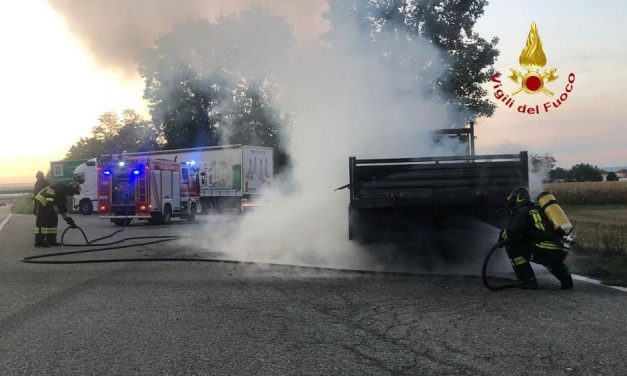 ALICE CASTELLO – Furgone si incendia nel tratto Autostradale A5