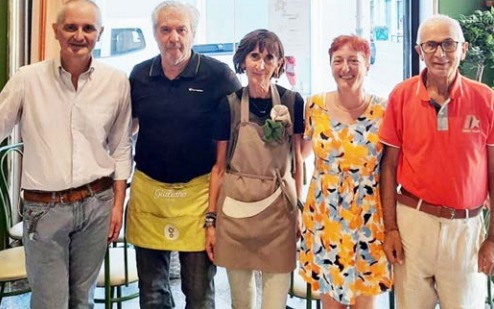 CHIVASSO – Al Caffè Firenze fiori e biciclette di Reverso