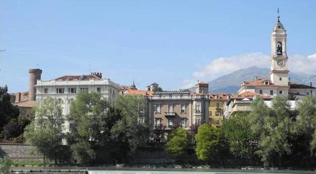 IVREA – Spazio Bianco appuntamento con “Storie di vite e di vini”