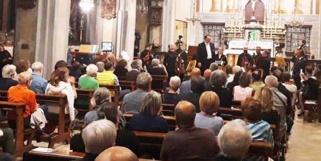 RIVAROLO – Scroscianti applausi per l’esibizione di due Stradivari
