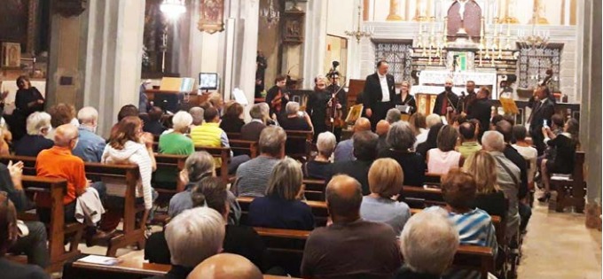 RIVAROLO – Scroscianti applausi per l’esibizione di due Stradivari