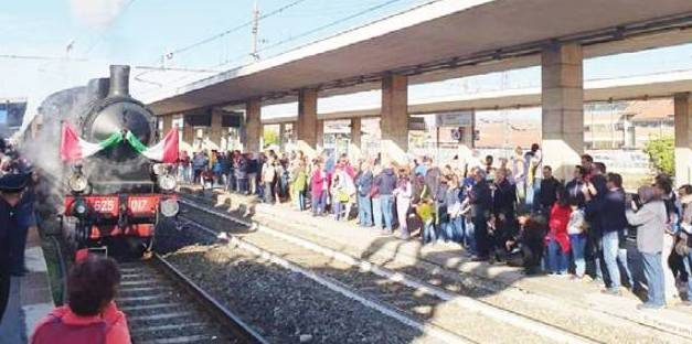 COLLINA – Il treno storico riapre, dopo 11 anni, la Chivasso-Asti
