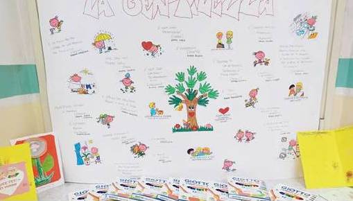 CHIVASSO – Bambini e nonni dell’Opera pia Clara uniti dai pennarelli